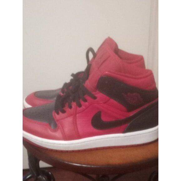 Size 8.5 Nike Air Jordan 1 Mid Bred Black Red 554724-660 Men Retro OG main image 12